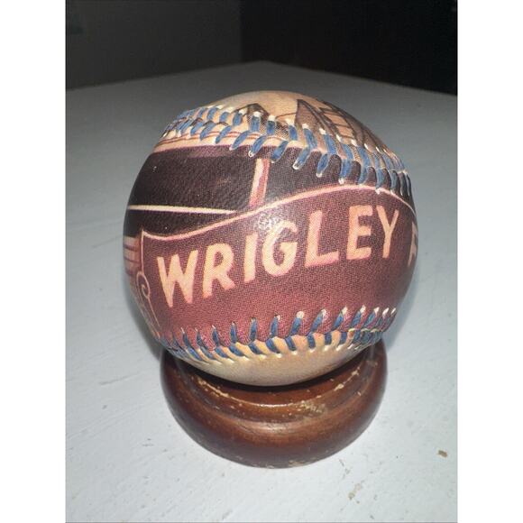 Wrigley Field Limited Edition UNFORGETTABALL Vintage Series Chicago Cubs - Picture 1 of 9